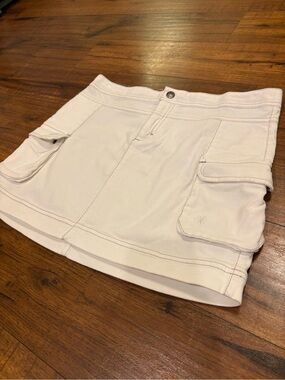 Athleta Cargo Skirt White Size 6 Side Pockets Mid Rise Y2K Short Mini EUC